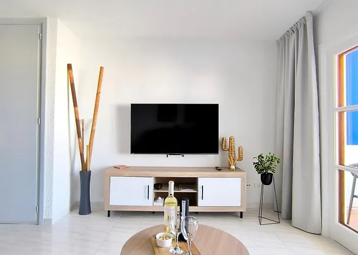 Appartamento Sunlit Isle - Heated Pool, Fibre Net, Cristianos *