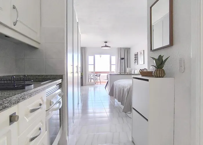 Appartamento Sunlit Isle - Heated Pool, Fibre Net, Cristianos Los Cristianos (Tenerife)